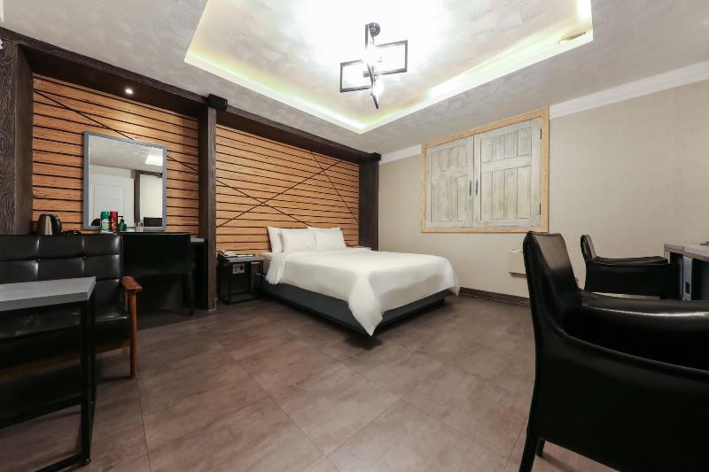 Amore Motel image