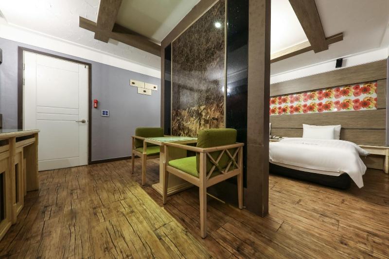 Amore Motel image