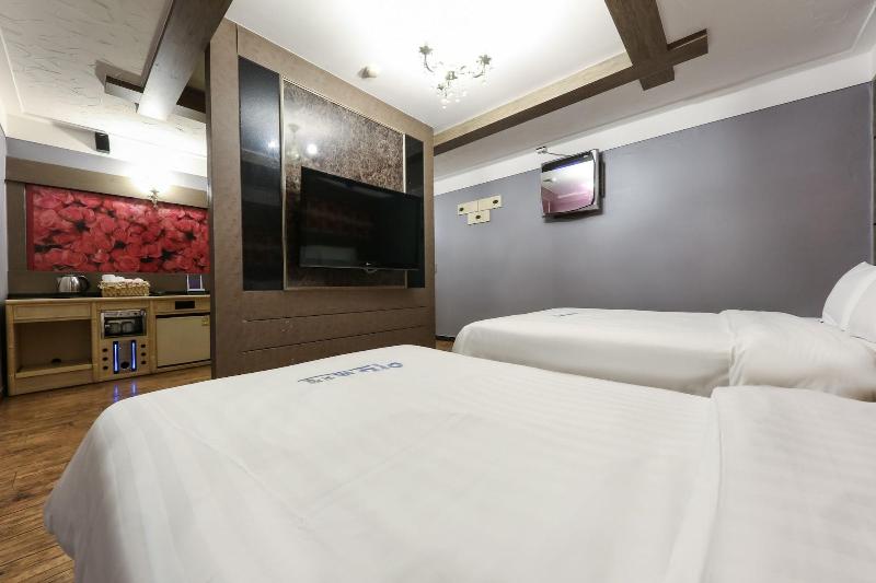 Amore Motel image