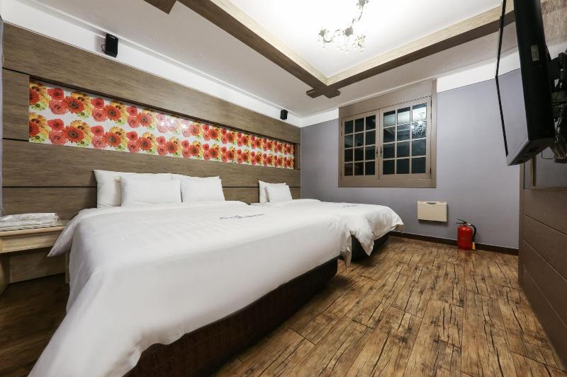 Amore Motel image