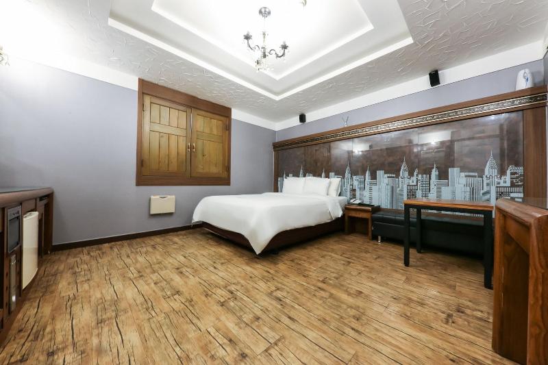 Amore Motel image