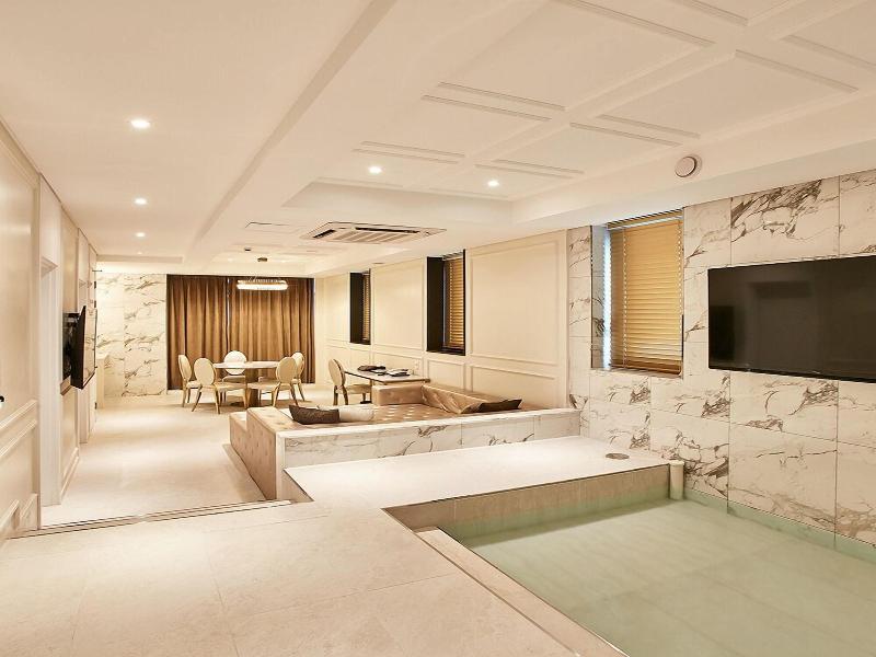 Hotel Wanted image