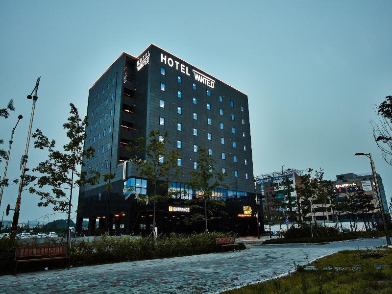 Hotel Wanted image
