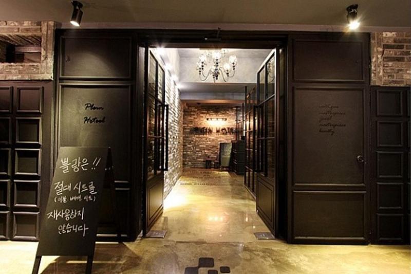 Plein Hotel image
