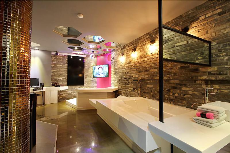 Plein Hotel image