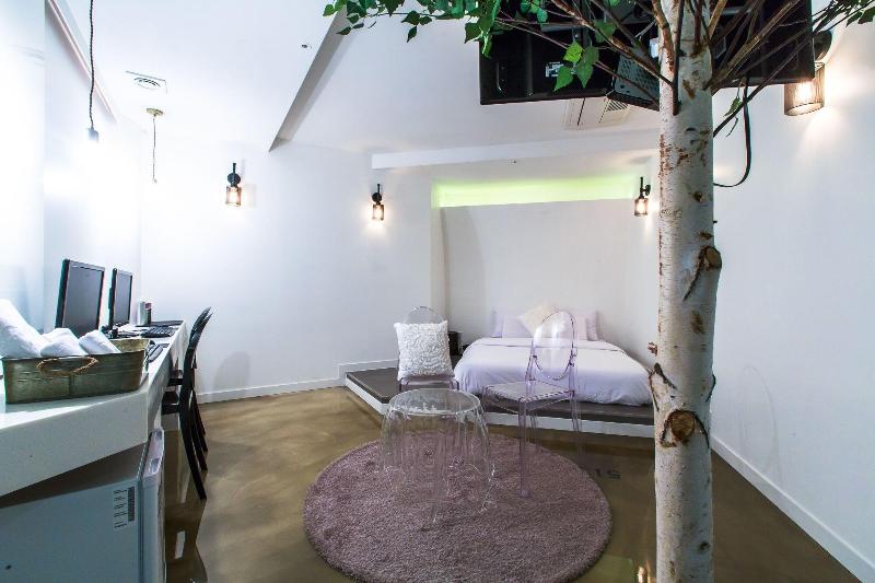 Plein Hotel image