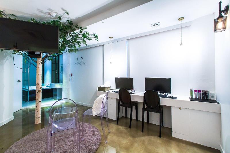 Plein Hotel image