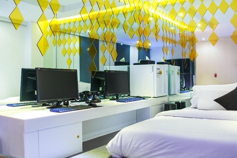 Plein Hotel image