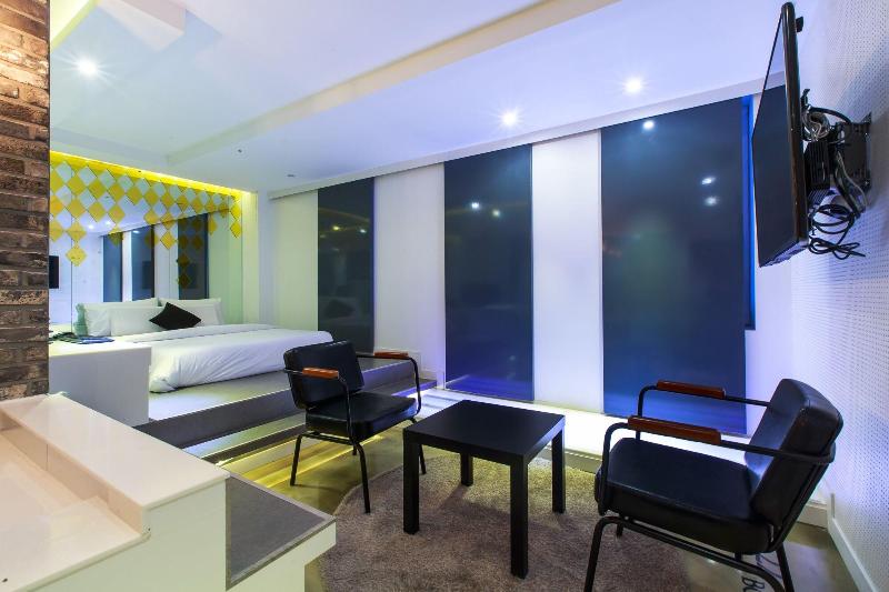Plein Hotel image