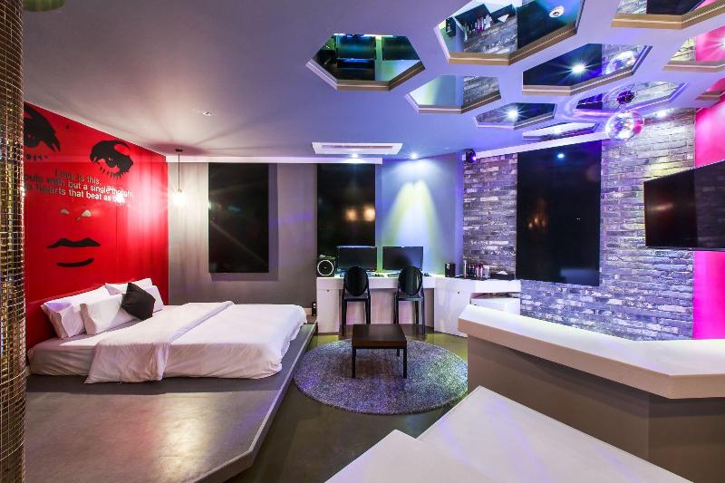 Plein Hotel image