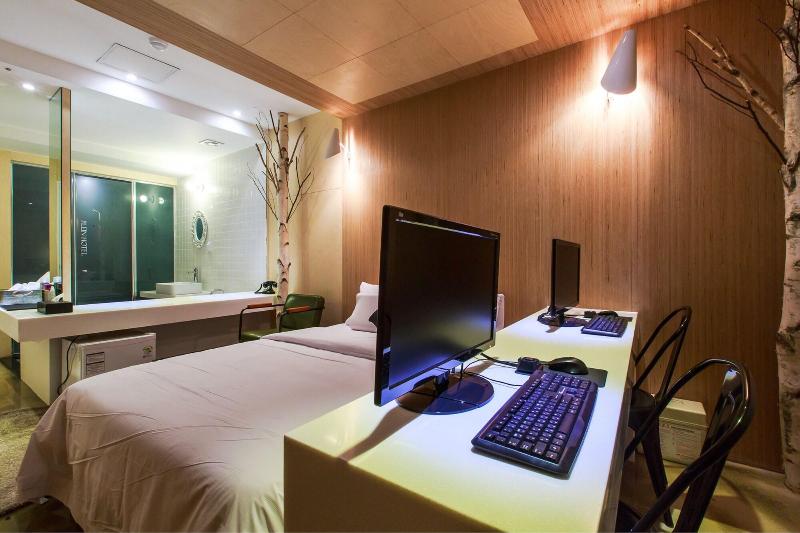Plein Hotel image