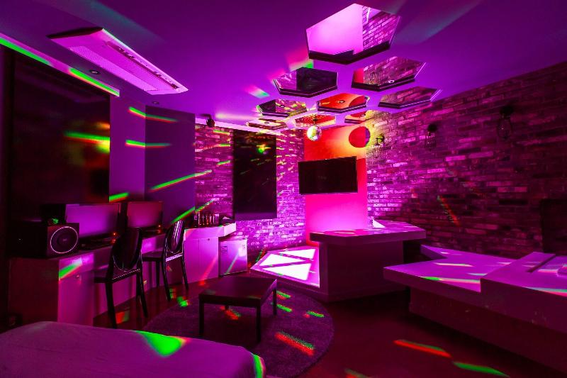 Plein Hotel image