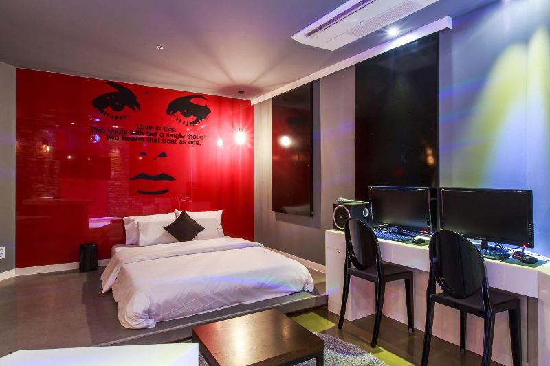 Plein Hotel image