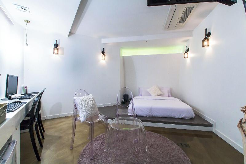 Plein Hotel image