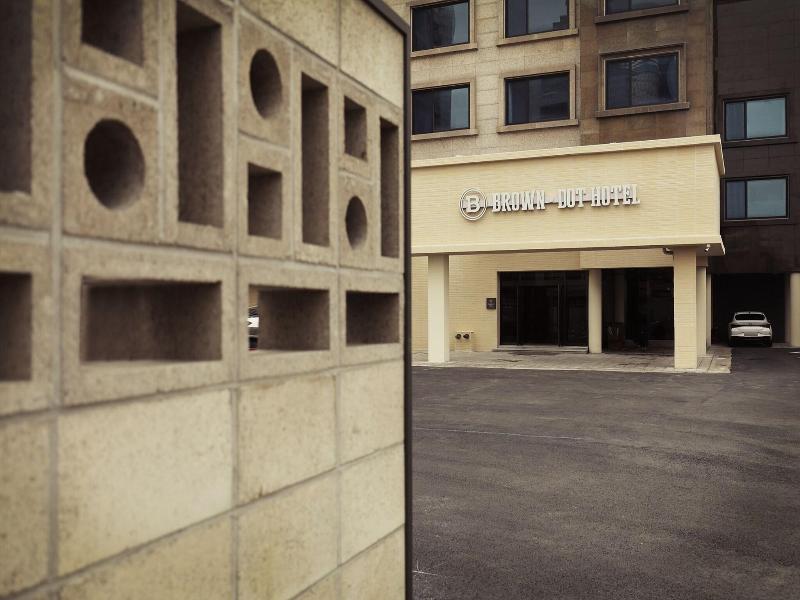 Carlton Hotel image