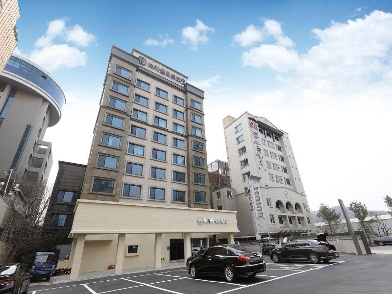 Carlton Hotel image