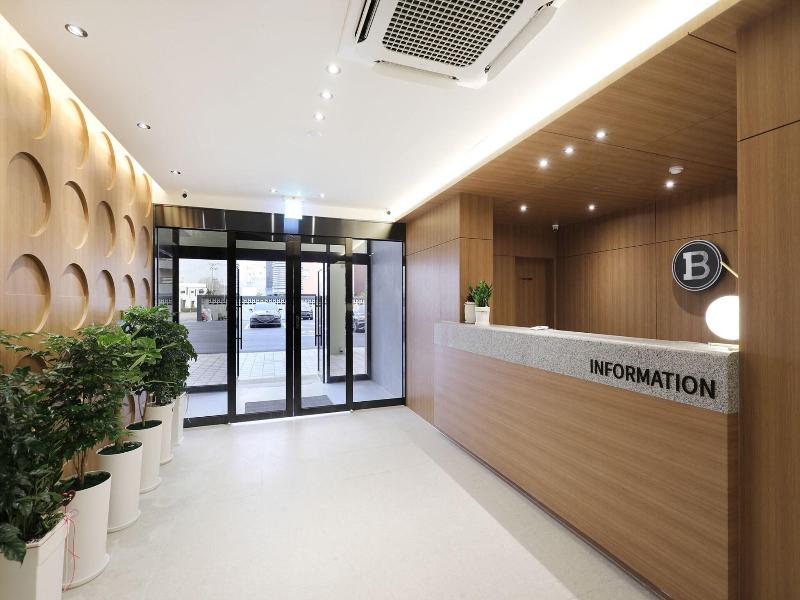 Carlton Hotel image