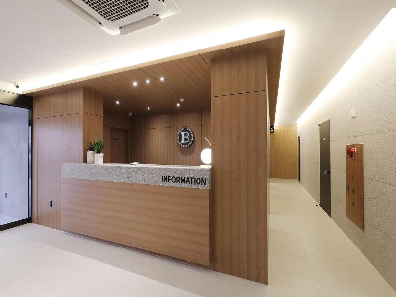 Carlton Hotel image