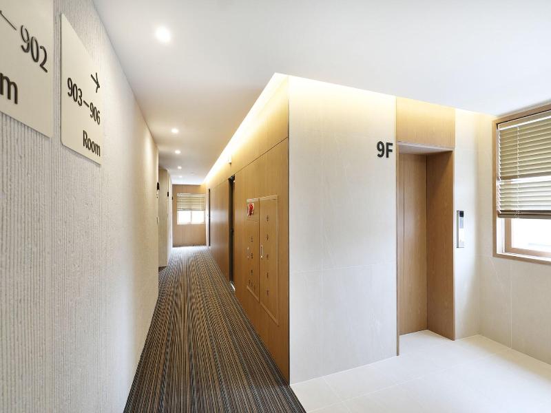 Carlton Hotel image