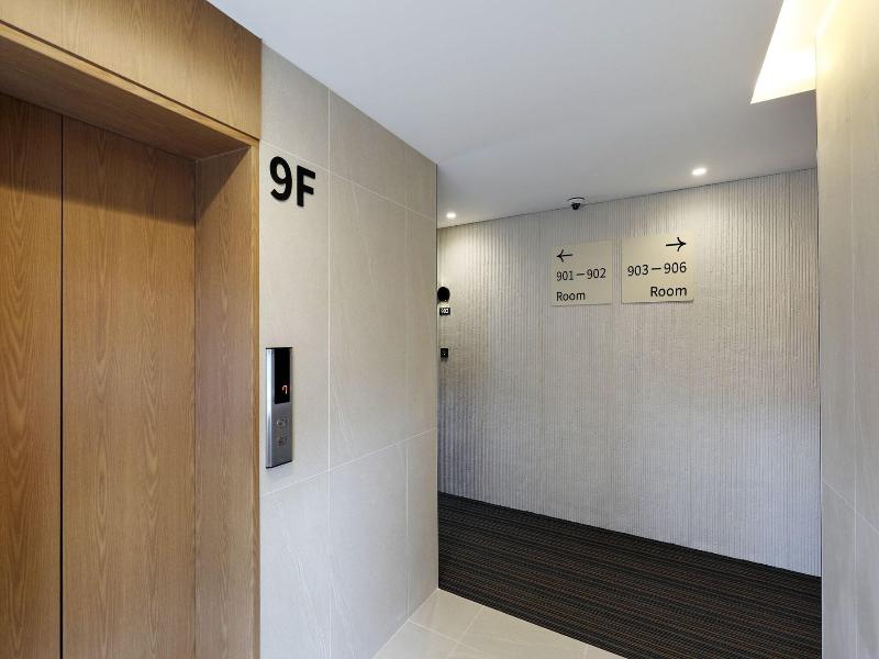 Carlton Hotel image