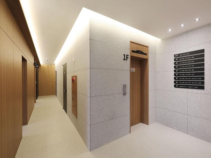 Carlton Hotel image