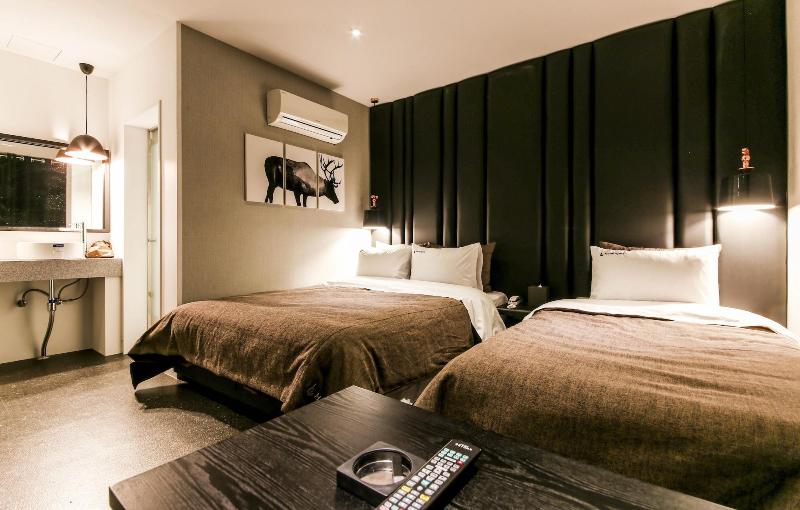 Hotel Ignis image