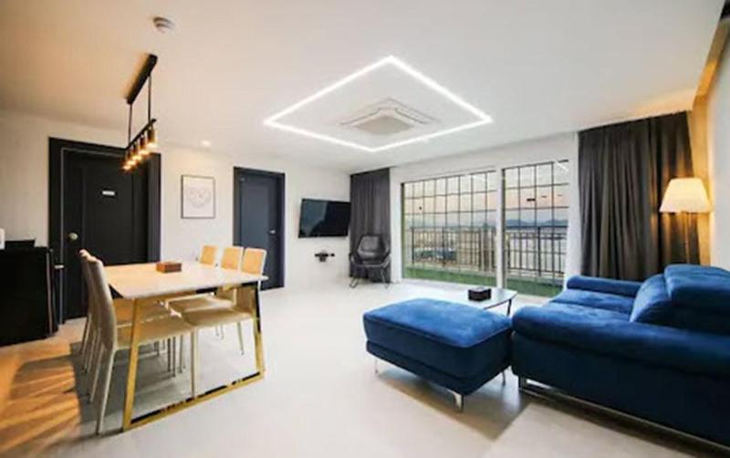 Hotel Pier 48 image