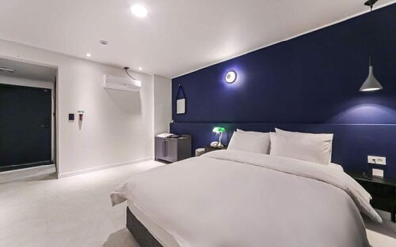 Hotel Pier 48 image