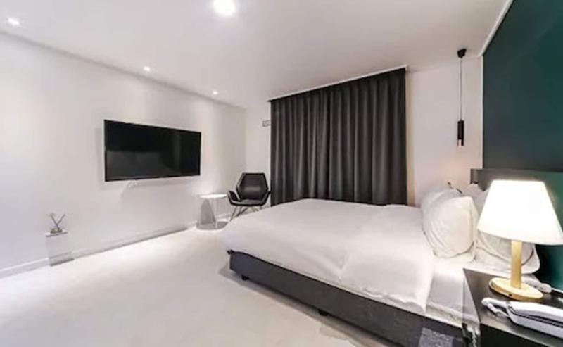 Hotel Pier 48 image