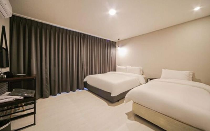 Hotel Pier 48 image