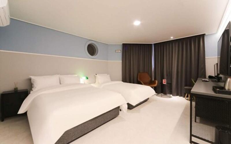 Hotel Pier 48 image