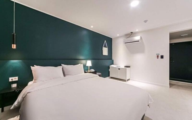 Hotel Pier 48 image