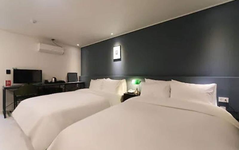 Hotel Pier 48 image