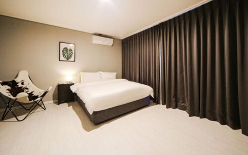 Hotel Pier 48 image