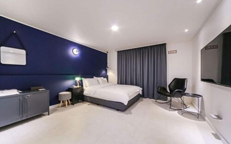 Hotel Pier 48 image