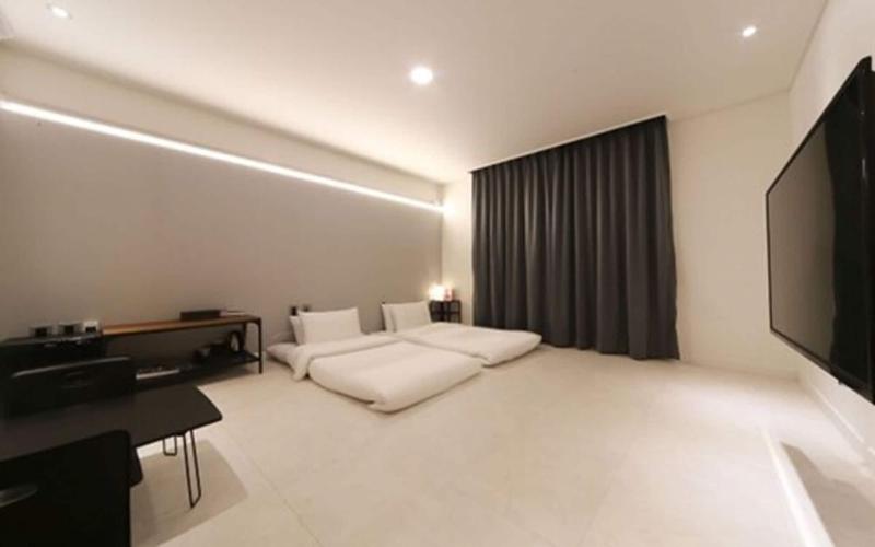 Hotel Pier 48 image