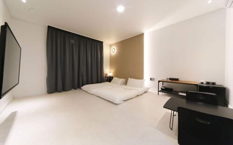 Hotel Pier 48 image