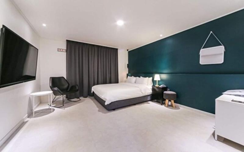 Hotel Pier 48 image