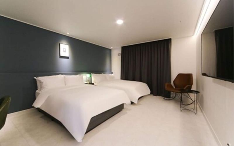 Hotel Pier 48 image