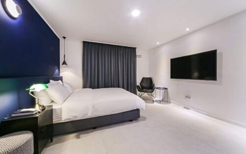 Hotel Pier 48 image