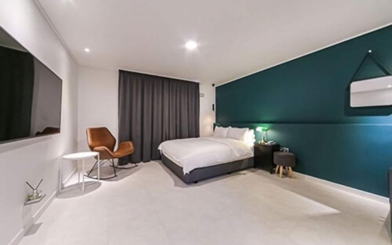 Hotel Pier 48 image