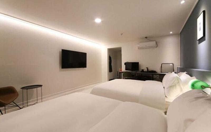 Hotel Pier 48 image