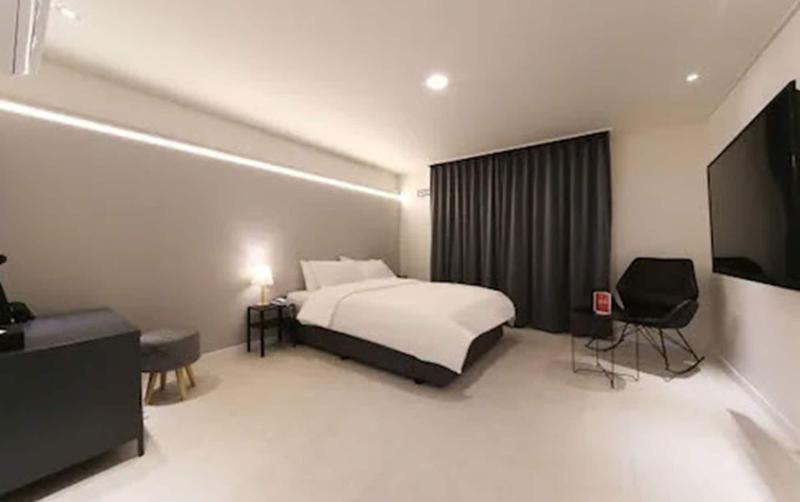Hotel Pier 48 image