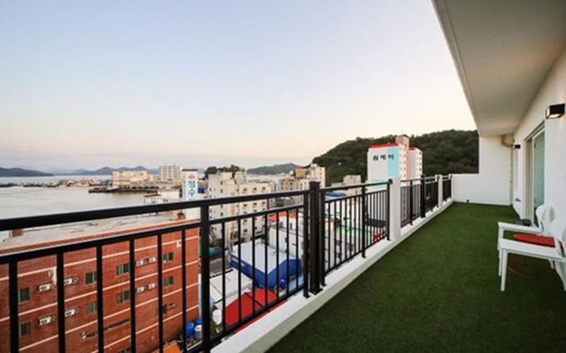 Hotel Pier 48 image