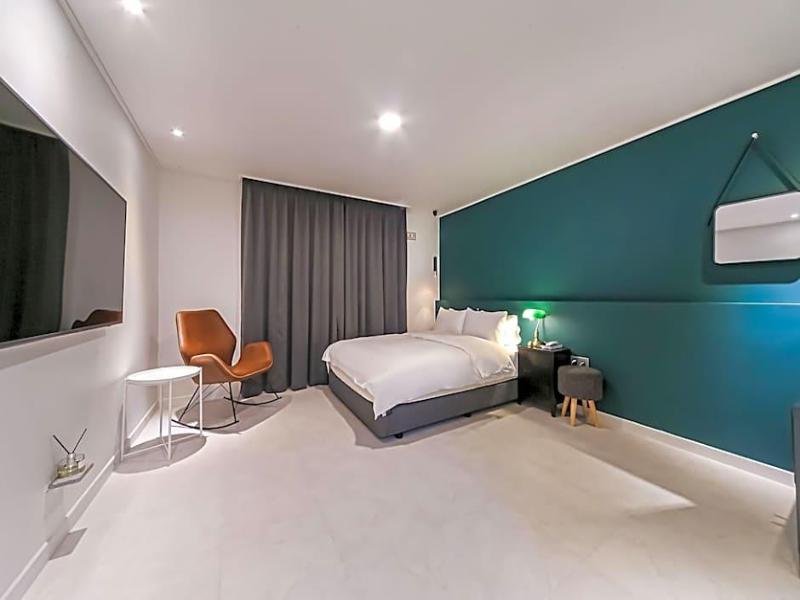 Hotel Pier 48 image