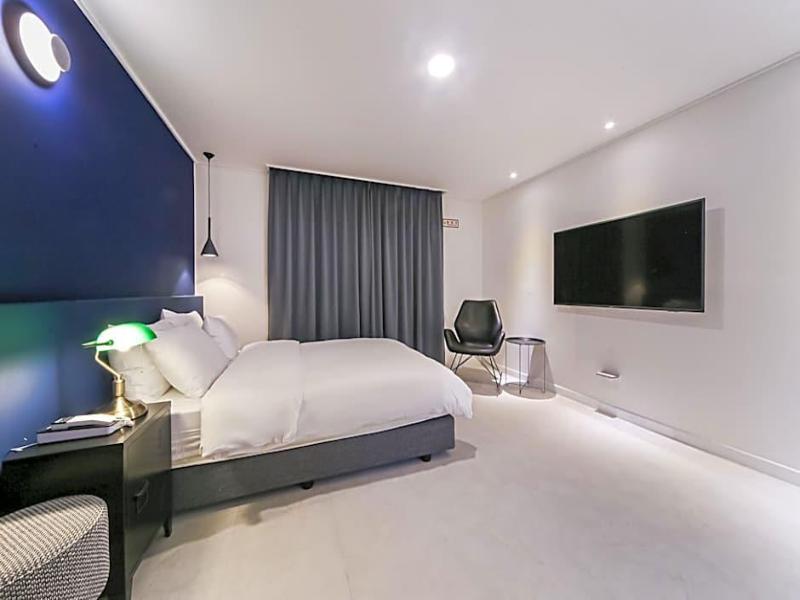 Hotel Pier 48 image