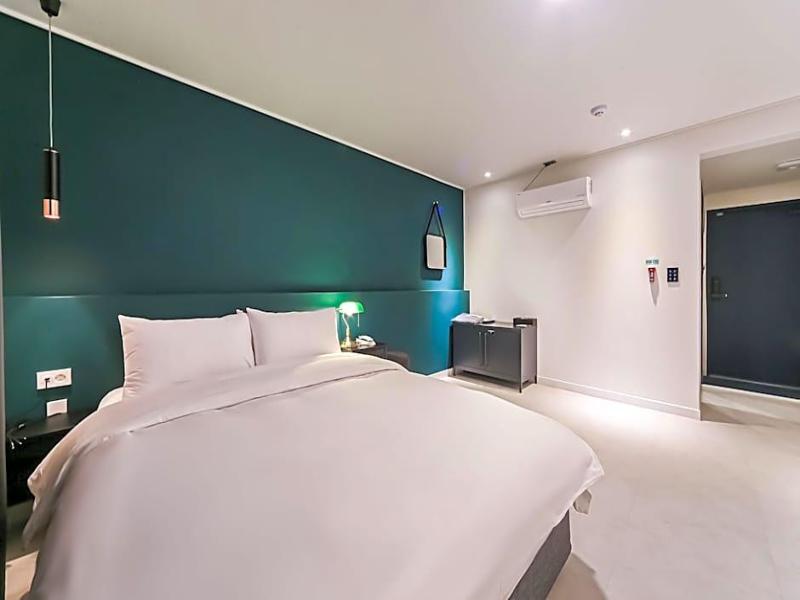 Hotel Pier 48 image