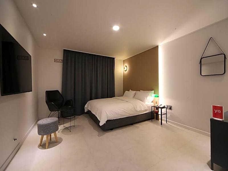 Hotel Pier 48 image