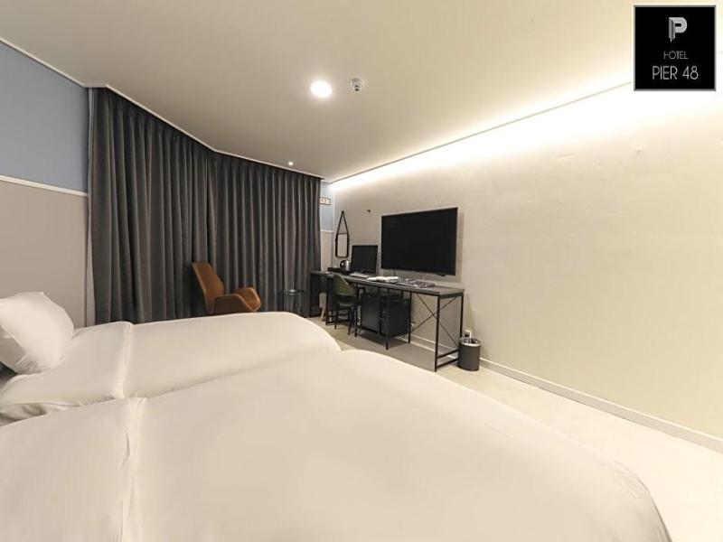 Hotel Pier 48 image