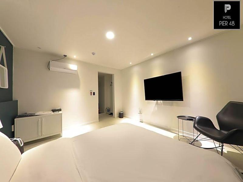 Hotel Pier 48 image